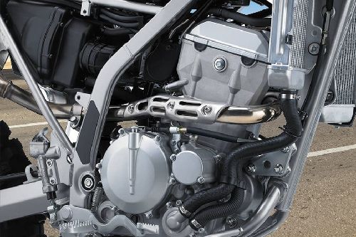 คาวาซากิ เคแอลเอ๊กซ์ 300 อาร์ Fuel Tank View