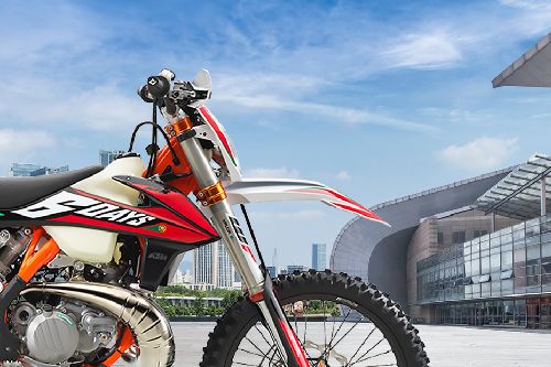 เคทีเอ็ม 250 อีเอ๊กซ์ซี ทีพีไอ 6 เดย์ Head Light View