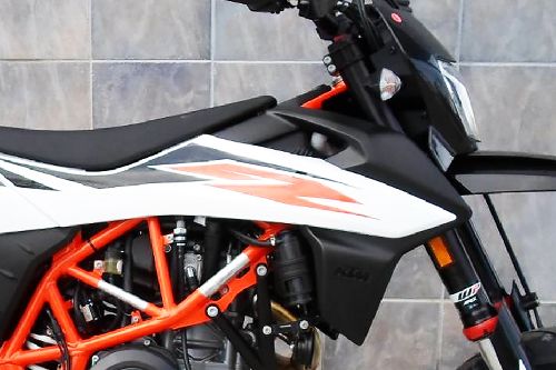 เคทีเอ็ม 690 เอสเอ็มซี อาร์ Fuel Tank View