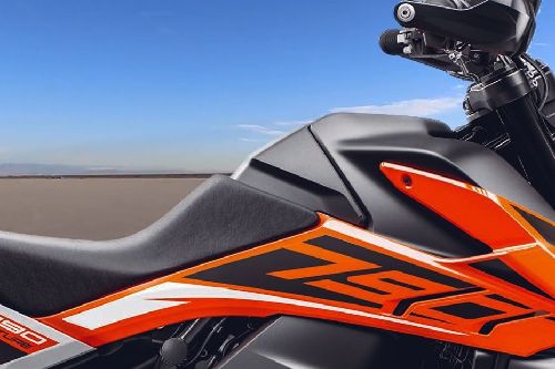 เคทีเอ็ม 790 แอดแวนเจอร์ Fuel Tank View