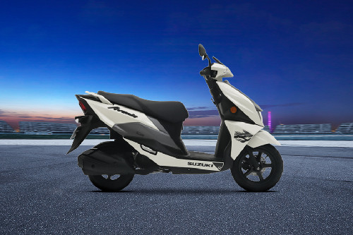 Suzuki Avenis Right Side Viewfull Image