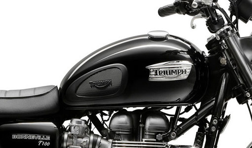 Triumph Bonneville T100 Fuel Tank View