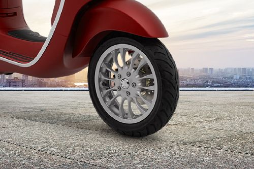 Vespa Sprint 150 I-GET Front Tyre View