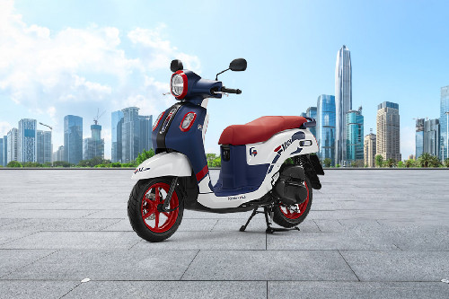 ยามาฮ่า Fazzio x Fila Slant Front View Full Image