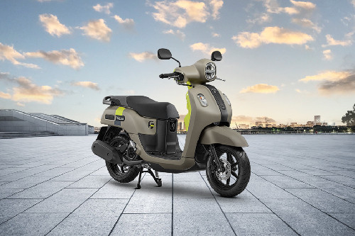 ยามาฮ่า Fazzio Slant Rear View Full Image