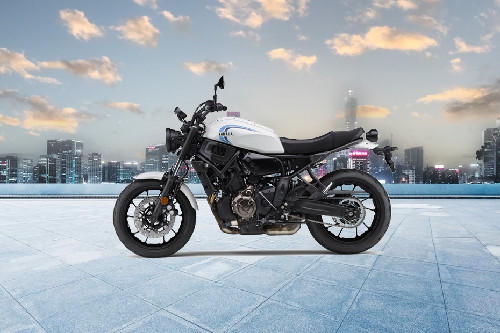 Yamaha XSR700 Left Side View Full Image