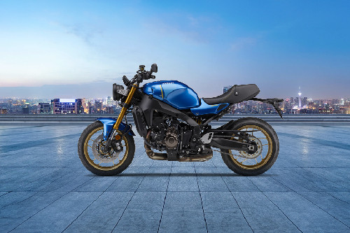 Yamaha XSR900 Left Side View Full Image