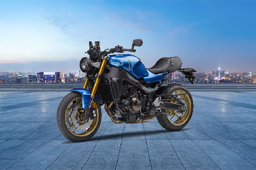 Yamaha XSR900 Slant Front View Full Image