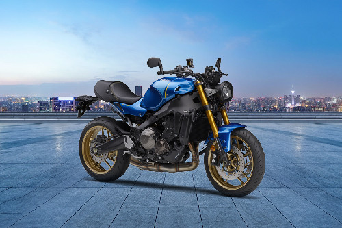 Yamaha XSR900 Slant Rear View Full Image