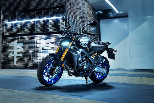 Yamaha MT-09 SP Slant Front View Full Image