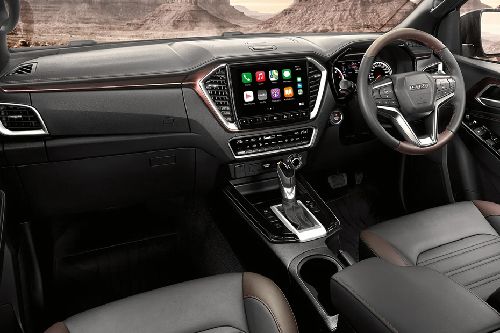 Dashboard View of V-Cross 4x4