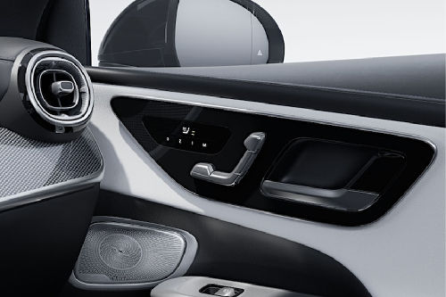 door handle interior of เมอเซเดส-เบนซ์ GLC