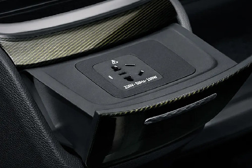 Power Accessories Outlet View of เอ็มจี Maxus 9