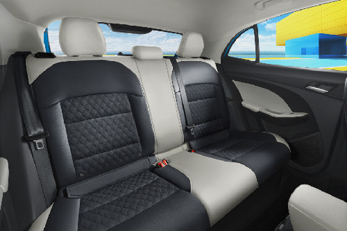 เอ็มจี 3 Hybrid Plus Rear Seats