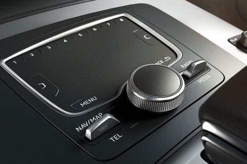 Center Controls of ออดี้ คิว 5