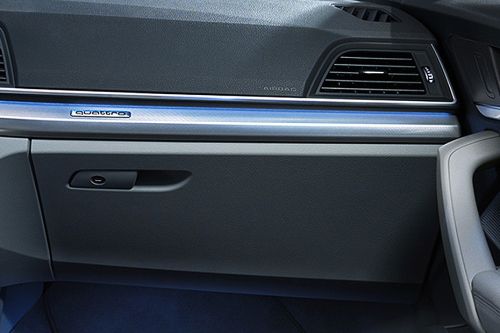 ออดี้ คิว 5 Glove Box