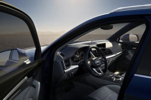 ออดี้ คิว 5 Inside Of Drivers Side Open Door