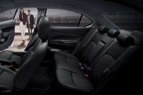 มิตซูบิชิ แอททราจ Front And Rear Seats Together