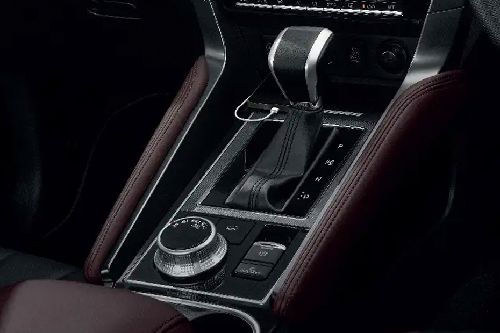 Center Controls of มิตซูบิชิ ปาเจโร่ สปอร์ต