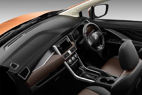 Dashboard View of Xpander Cross