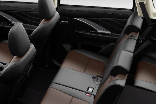 มิตซูบิชิ Xpander Cross Front And Rear Seats Together