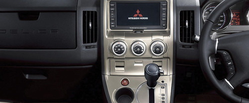 เดลิก้า สเปซวากอน Center Console