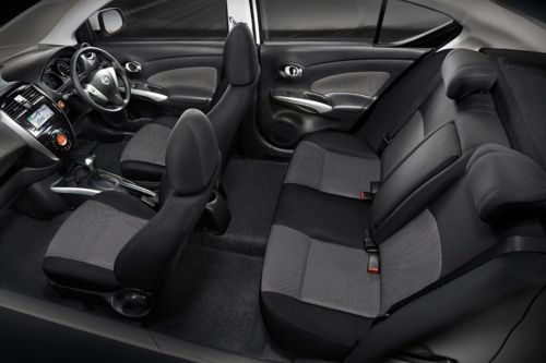 นิสสัน อัลเมร่า Front And Rear Seats Together