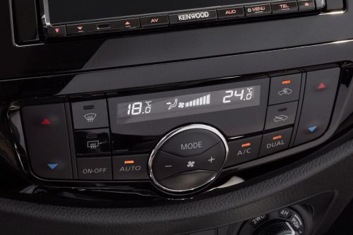 Front AC Controls of Nissan Terra