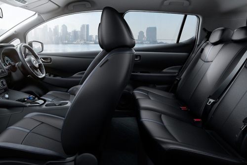 นิสสัน ลีฟ Front And Rear Seats Together