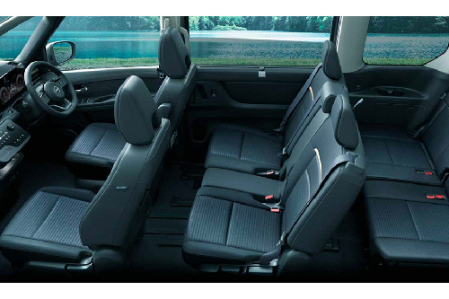 นิสสัน Serena e-Power Front And Rear Seats Together