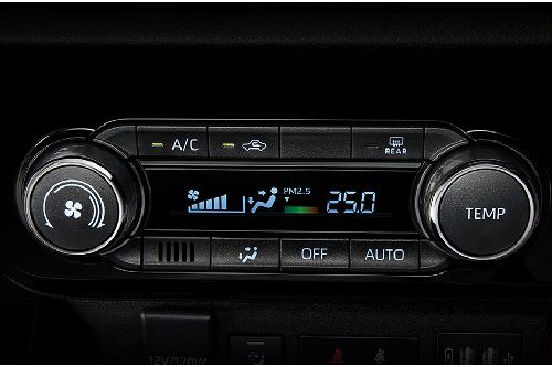 Front AC Controls of โตโยต้า ยาริส เอทีฟ