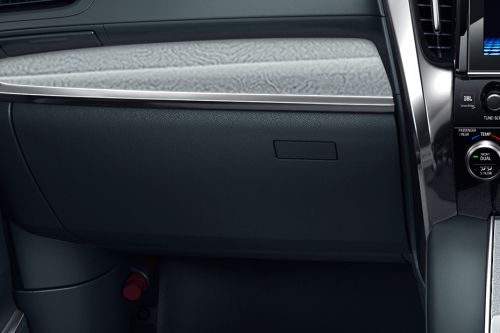 โตโยต้า อัลฟาร์ด Glove Box