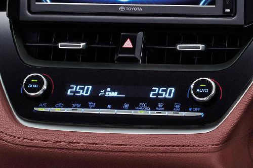Front AC Controls of โตโยต้า Corolla Cross