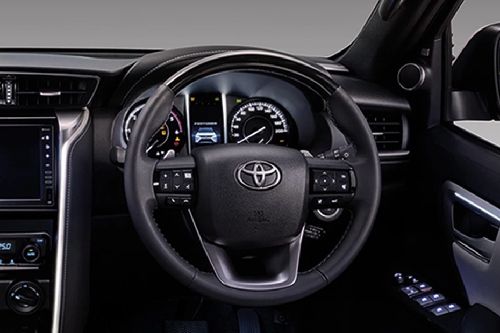 โตโยต้า Fortuner Legender Steering Wheel
