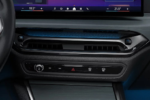 Front AC Controls of BMW 3 Series Sedan