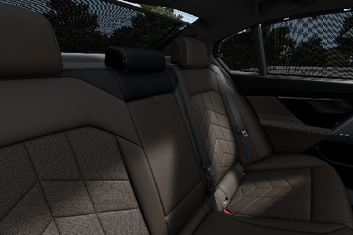 บีเอ็มดับเบิลยู i5 Rear Seats