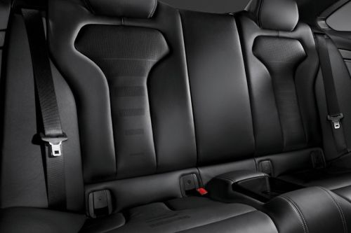 บีเอ็มดับเบิลยู เอ็ม 4 คูเป้ Rear Seats