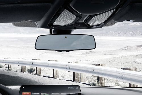 เอ็ม 5 ซีดาน Courtesy Lamps